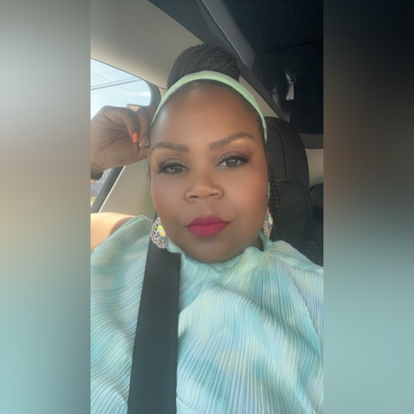 Meet your Posher, April - Picture 9 of 14